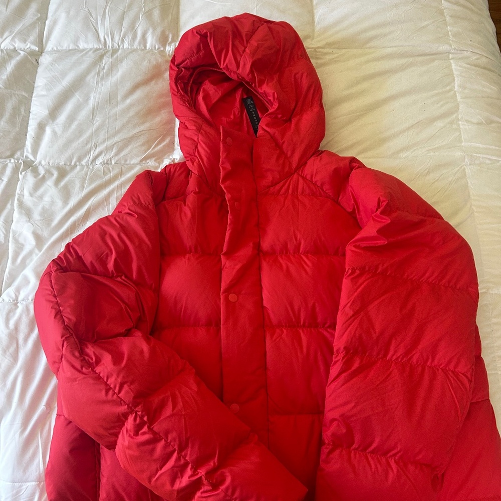 Lululemon XLRed wunderpuff jacket